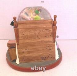 Rare Disney Exclusive Peter Pan In Bedroom Figurine Snow Globe with box