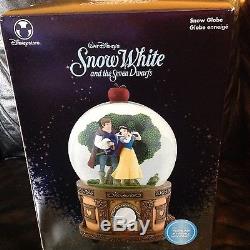 Rare Disney Snow White Prince Charming THE MOMENT OF TWO Musical Snow Globe
