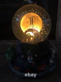 The Nightmare Before Christmas 1993 Disney Store Light-up Musical Snow Globe