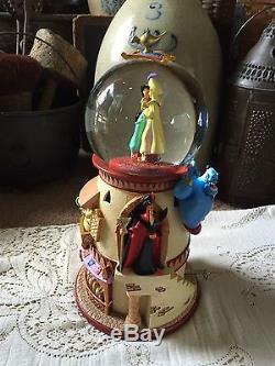 Very Rare Disney Aladdin and Jasmine Pedistal Musical Snowglobe #99070