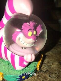 Very Rare Disney Alice in Wonderland Cheshire Cat bobble head snow Water globe
