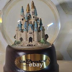 Walt Disney World 1st Edition Cinderella's Castle Musical Snow Globe HTF