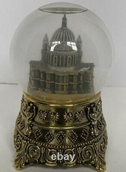 Walt Disney's MARY POPPINS Feed the Birds Cathedral SNOW GLOBE EXTREMELY RARE