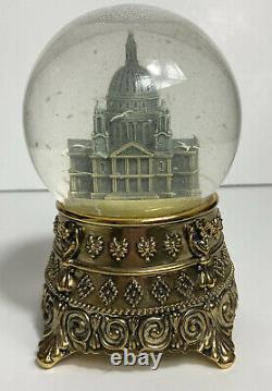 Walt Disney's Mary Poppins Feed the Birds Cathedral Snow Globe Music Collectable