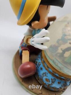 Walt Disneys Pinocchio Musical Snow Globe Vintage 90s. Pinocchio Figaro Cricket